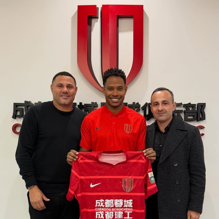 茹萨签约现场照