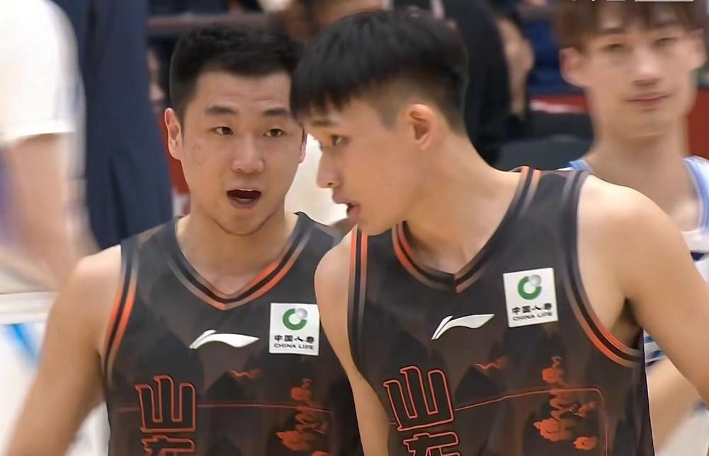 开云-山东男篮24分大胜，高诗岩单节15分，鲍威尔29+8陈林坚12分！