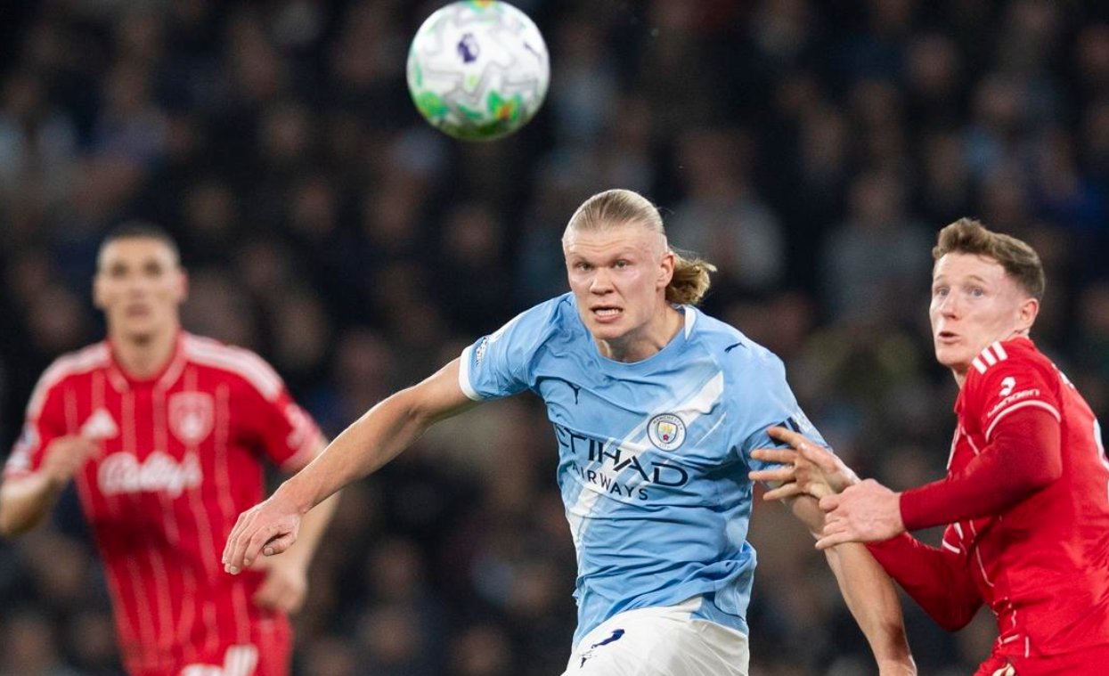 一场2-2，改变英超争冠格局，瓜迪奥拉气炸了：争冠形势恶化